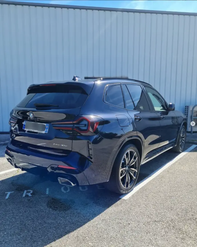 alt="Polish carrosserie, brillance maximale, correction micro-rayures, protection céramique, detailing extérieur, lavage extérieur complet"