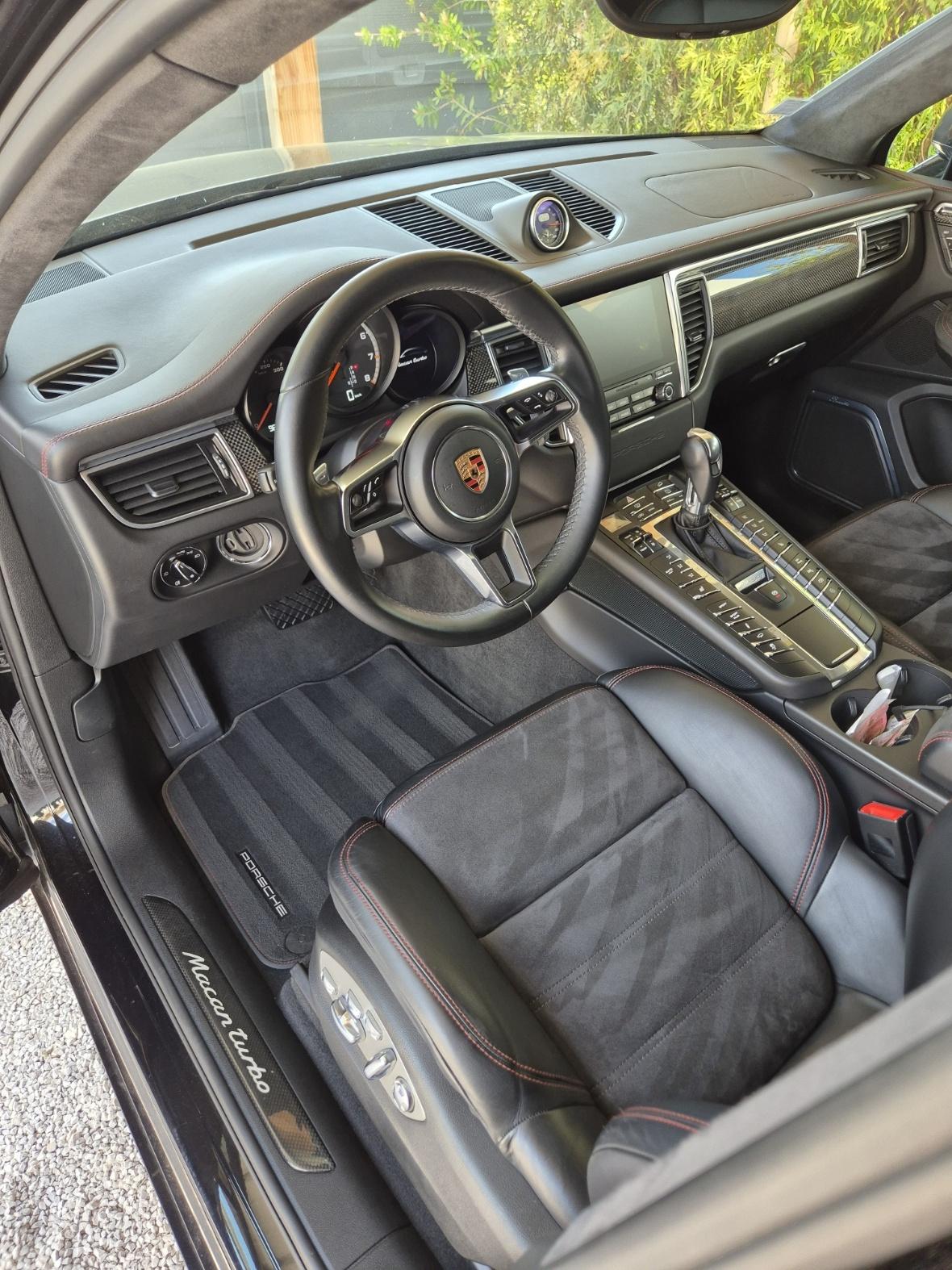 alt="Nettoyage siège cuir, hydratation, protection longue durée, detailing haut de gamme, intérieur impeccable, accessoires entretenus"